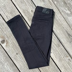 Levi’s 311 Shaping Skinny Jeans 24